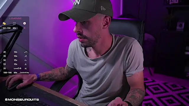 Snapshot of monsieurguitsxxx chatting on 11/09/25, 06:34 monsieurguitsxxx online show from 11/09/25, 06:34