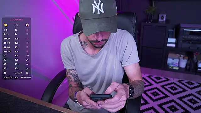 Snapshot of monsieurguitsxxx chatting on 11/10/25, 12:32 monsieurguitsxxx online show from 11/10/25, 12:32