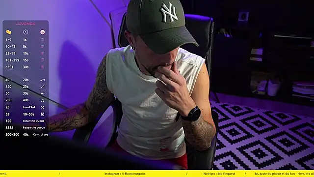 Snapshot of monsieurguitsxxx chatting on 11/05/25, 07:28 monsieurguitsxxx online show from 11/05/25, 07:28