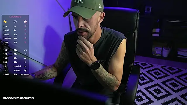 Snapshot of monsieurguitsxxx chatting on 11/06/25, 07:07 monsieurguitsxxx online show from 11/06/25, 07:07