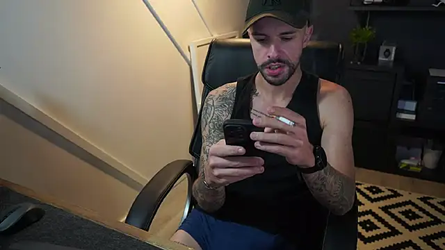 monsieurguitsxxx online show from 11/17/25, 10:52