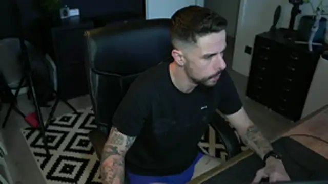 monsieurguitsxxx online show from 01/07/26, 11:26