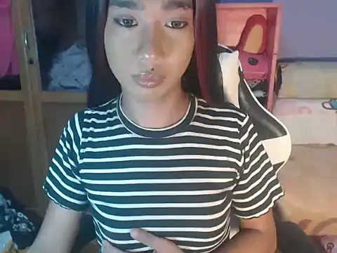 Snapshot of Yourasianbabyemma chatting on 06/03/26, 04:33 Yourasianbabyemma online show from 06/03/26, 04:33
