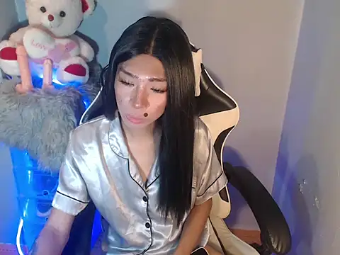 Yourasianbabyemma online show from 11/03/25, 08:12