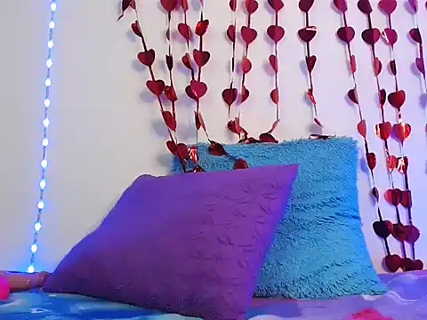 Isaa Foxx  online show from 10/29/25, 04:44