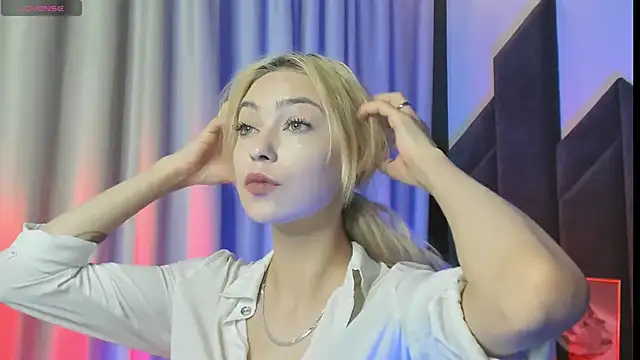 Snapshot of AlysiaSun_ chatting on 06/17/26, 01:10 AlysiaSun online show from 06/17/26, 01:10