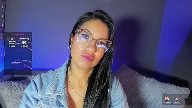 charlhot  online show from 11/12/25, 12:31