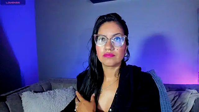 charlhot  online show from 11/17/25, 12:31