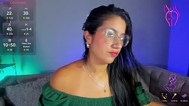 charlhot  online show from 11/18/25, 12:41