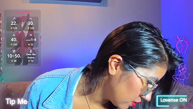 charlhot  online show from 11/05/25, 12:30