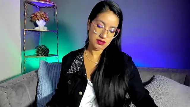 charlhot  online show from 10/29/25, 12:37