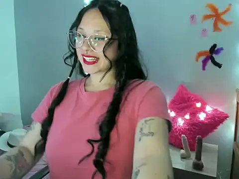 Snapshot of _Emily_vixen chatting on 10/20/25, 05:20 Emily vixen online show from 10/20/25, 05:20