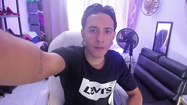 Hayden Boy  online show from 12/05/25, 07:23