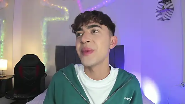 Snapshot of JustinCastiblanco chatting on 12/18/25, 11:14 JustinCastiblanco online show from 12/18/25, 11:14