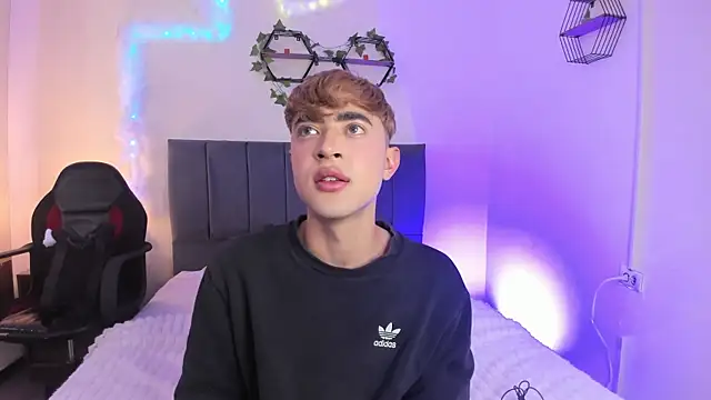 Snapshot of JustinCastiblanco chatting on 11/26/25, 11:32 JustinCastiblanco online show from 11/26/25, 11:32