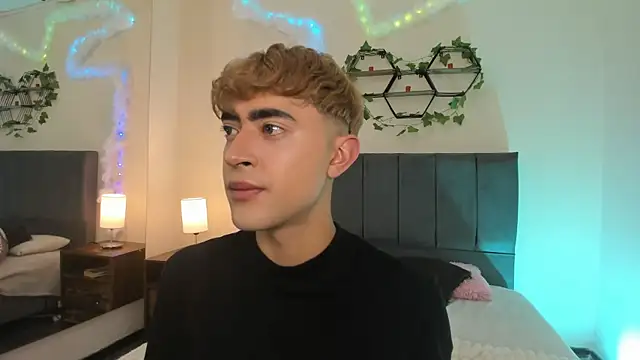 Snapshot of JustinCastiblanco chatting on 11/25/25, 11:21 JustinCastiblanco online show from 11/25/25, 11:21