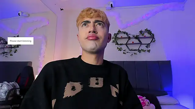 Snapshot of JustinCastiblanco chatting on 11/07/25, 11:26 JustinCastiblanco online show from 11/07/25, 11:26