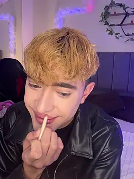 Snapshot of JustinCastiblanco chatting on 10/17/25, 11:45 JustinCastiblanco online show from 10/17/25, 11:45