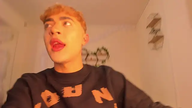 Snapshot of JustinCastiblanco chatting on 11/18/25, 11:24 JustinCastiblanco online show from 11/18/25, 11:24