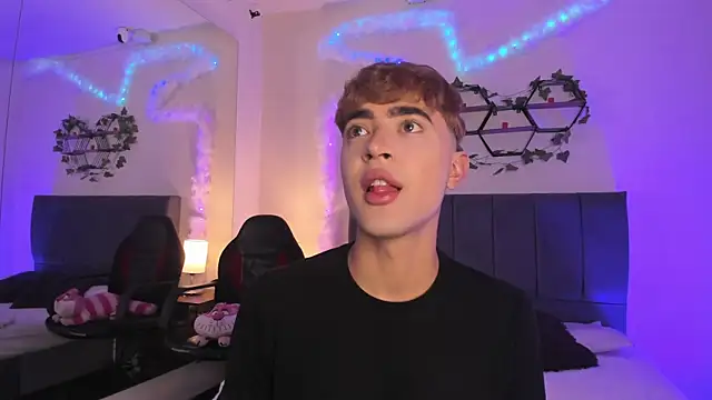 Snapshot of JustinCastiblanco chatting on 11/17/25, 11:36 JustinCastiblanco online show from 11/17/25, 11:36