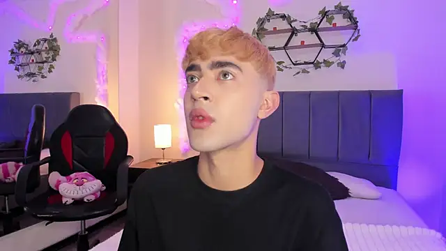 Snapshot of JustinCastiblanco chatting on 10/28/25, 11:31 JustinCastiblanco online show from 10/28/25, 11:31