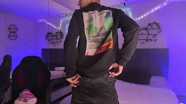 Snapshot of JustinCastiblanco chatting on 11/15/25, 11:36 JustinCastiblanco online show from 11/15/25, 11:36