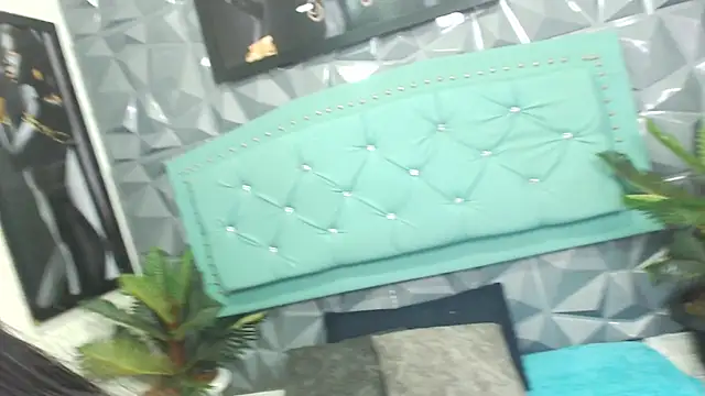 Amara  Hank online show from 11/30/25, 01:56