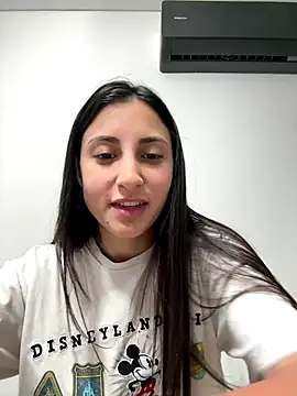 Snapshot of itsmiasofia chatting on 11/25/25, 11:05 itsmiasofia online show from 11/25/25, 11:05