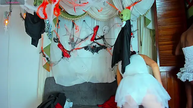 madams worker online show from 10/30/25, 03:53