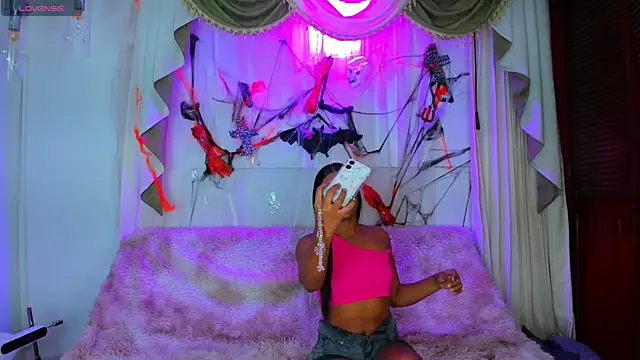 madams worker online show from 11/05/25, 05:27