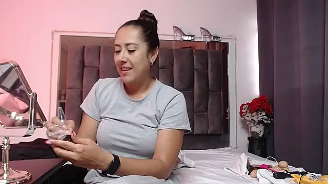 Salmma Milf online show from 04/07/26, 11:45