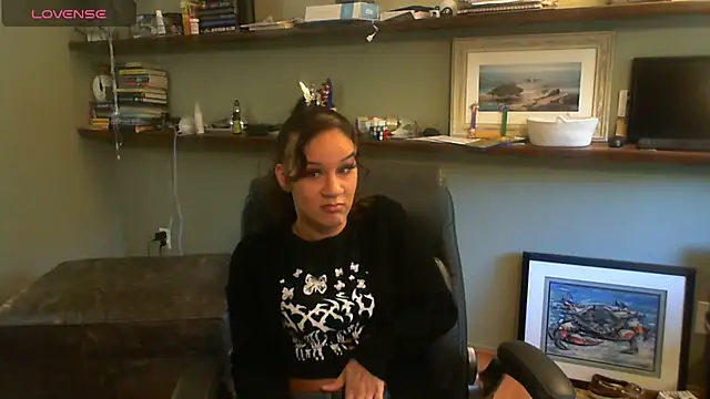 Snapshot of ravensoto chatting on 10/16/25, 06:05 ravensoto online show from 10/16/25, 06:05