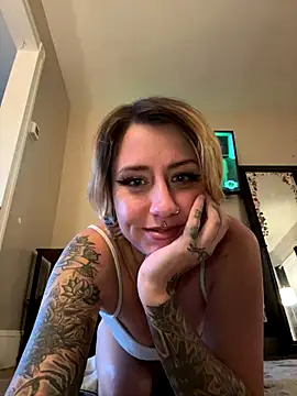 Snapshot of EllieELf chatting on 10/15/25, 10:07 EllieELf online show from 10/15/25, 10:07