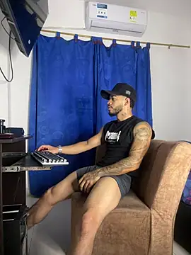 Snapshot of Kylian_Alessandro chatting on 01/10/26, 12:11 Kylian Alessandro online show from 01/10/26, 12:11