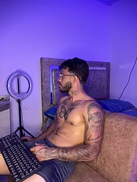 Snapshot of Kylian_Alessandro chatting on 02/19/26, 04:09 Kylian Alessandro online show from 02/19/26, 04:09