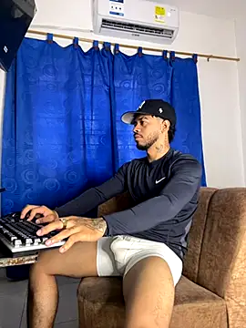 Kylian Alessandro online show from 10/31/25, 12:02