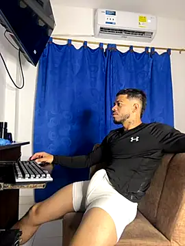 Kylian Alessandro online show from 11/13/25, 06:39