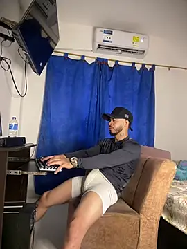 Snapshot of Kylian_Alessandro chatting on 02/25/26, 12:16 Kylian Alessandro online show from 02/25/26, 12:16