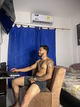 Snapshot of Kylian_Alessandro chatting on 03/03/26, 03:13 Kylian Alessandro online show from 03/03/26, 03:13