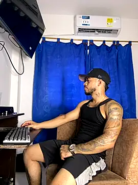 Kylian Alessandro online show from 11/15/25, 07:07