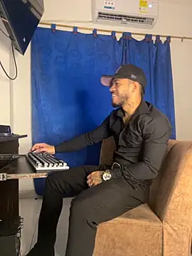 Kylian Alessandro online show from 11/25/25, 11:43