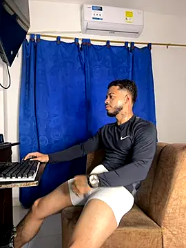 Kylian Alessandro online show from 11/26/25, 11:32