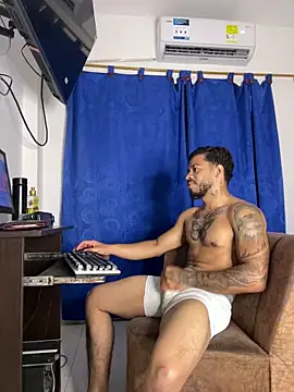 Snapshot of Kylian_Alessandro chatting on 12/22/25, 04:23 Kylian Alessandro online show from 12/22/25, 04:23