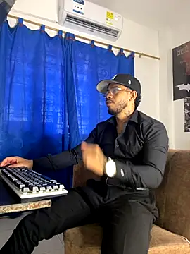 Kylian Alessandro online show from 10/27/25, 03:35