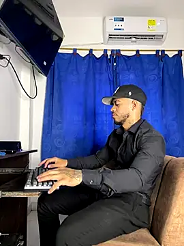 Kylian Alessandro online show from 11/14/25, 04:32