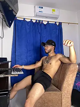 Snapshot of Kylian_Alessandro chatting on 01/07/26, 12:43 Kylian Alessandro online show from 01/07/26, 12:43