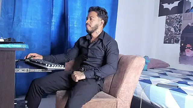 Snapshot of Kylian_Alessandro chatting on 02/13/26, 03:01 Kylian Alessandro online show from 02/13/26, 03:01