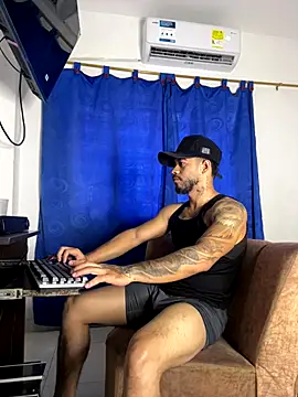 Kylian Alessandro online show from 12/17/25, 05:07