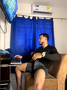 Kylian Alessandro online show from 12/04/25, 03:11