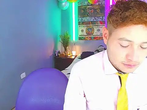 Latin boysxxxx online show from 10/28/25, 04:13